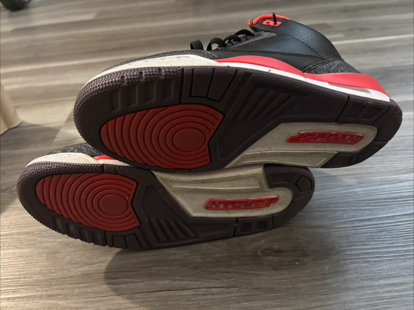 Air Jordan 3 Retro Sneakers - Black & Red image indicator(3)