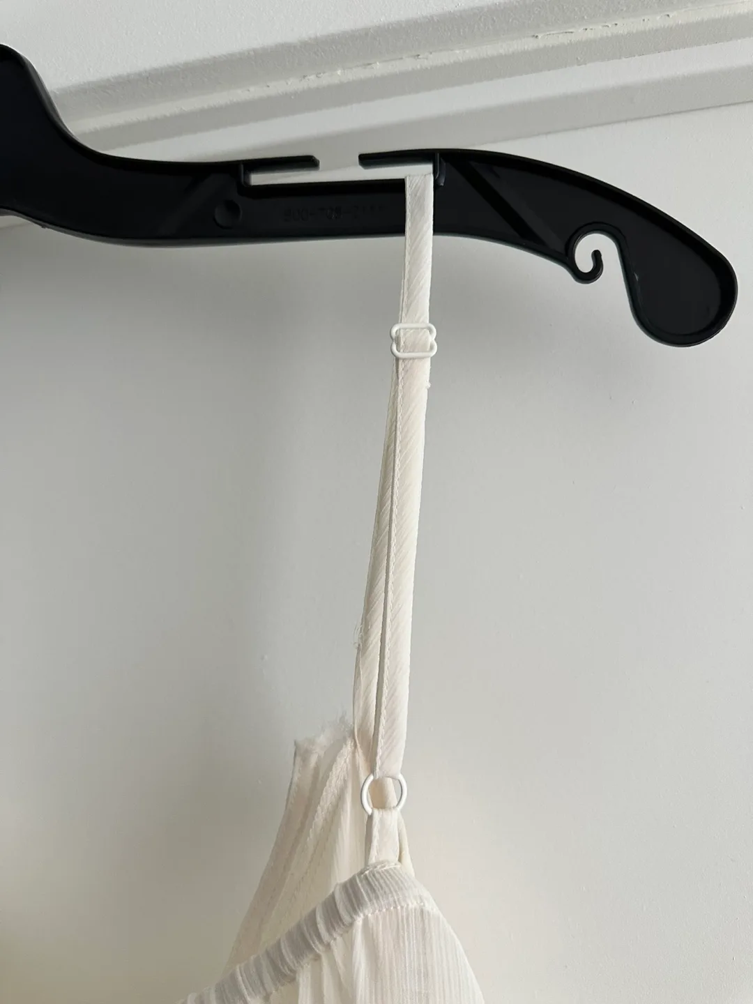 Selling brand new Guess cami in size small image indicator(5)