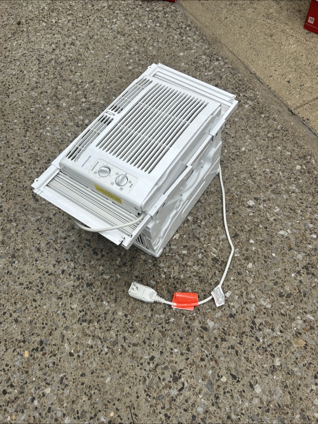 Frigidaire Window AC Unit - photo 3