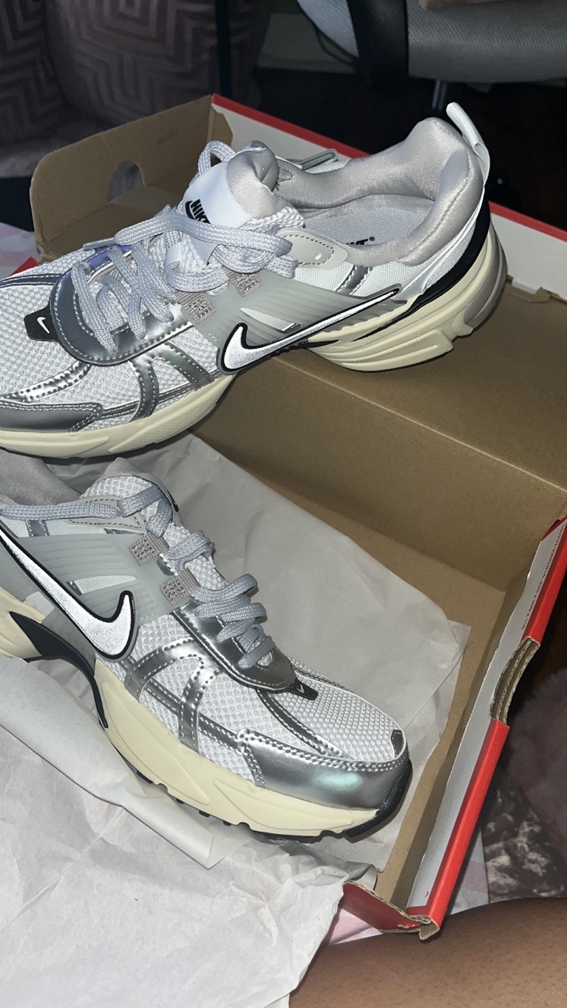 Nike Summit White/Metallic Running Sneakers