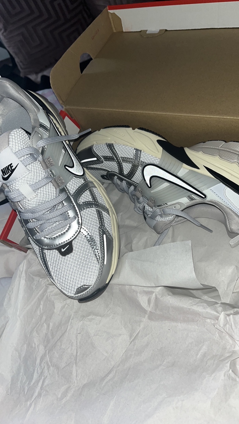 Nike Summit White/Metallic Running Sneakers - photo 2