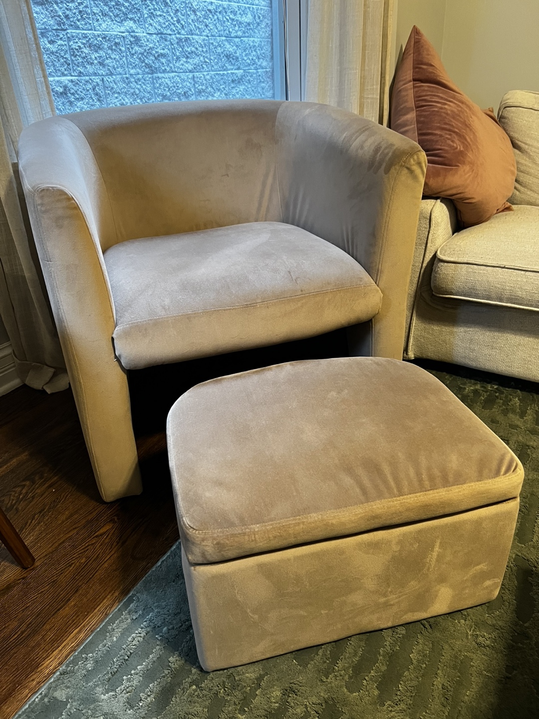 Barrel Chair w/ Storage Ottoman - photo 2