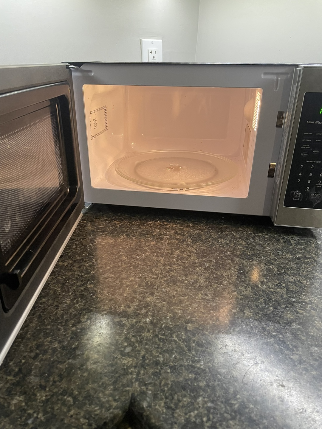 Hamilton Beach Microwave - photo 2