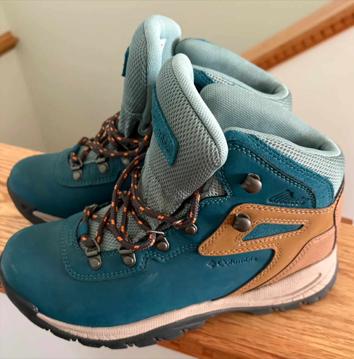 Columbia Hiking Boots image indicator(2)