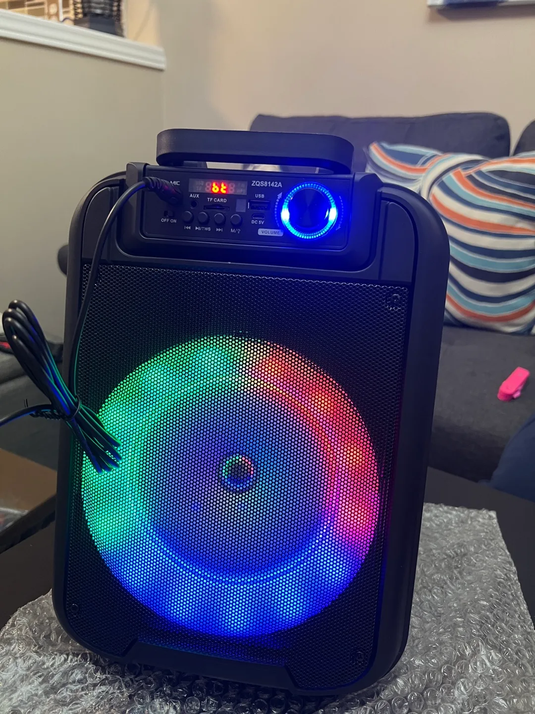 Portable Speaker with Microphone thumbnail