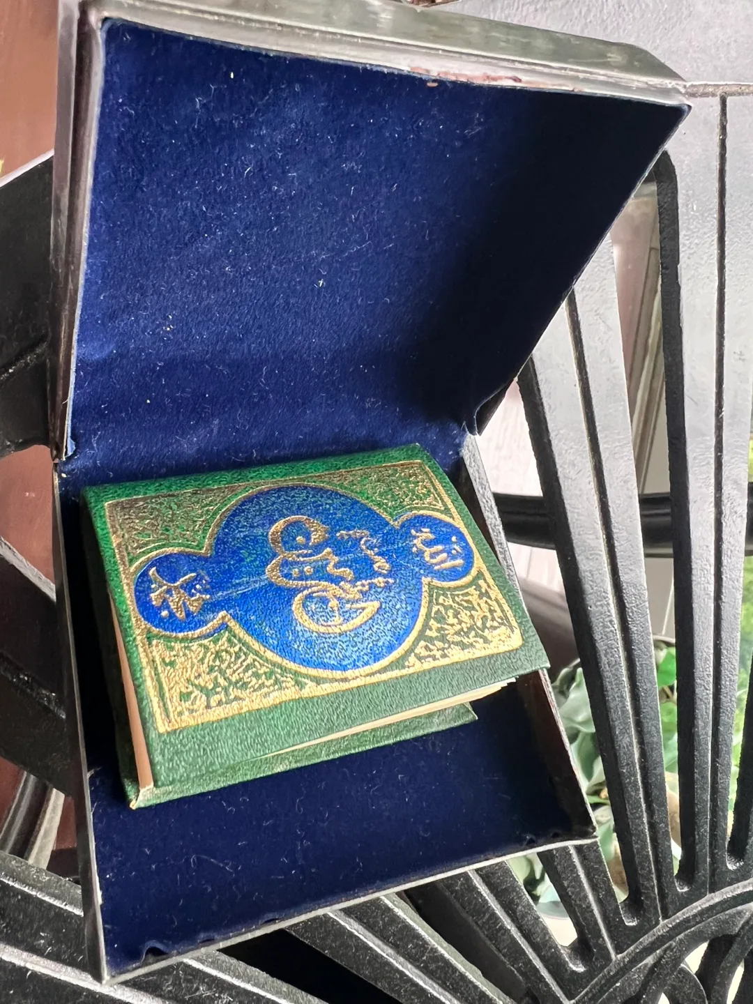 Antique Miniature Quran in Engraved Box image indicator(2)