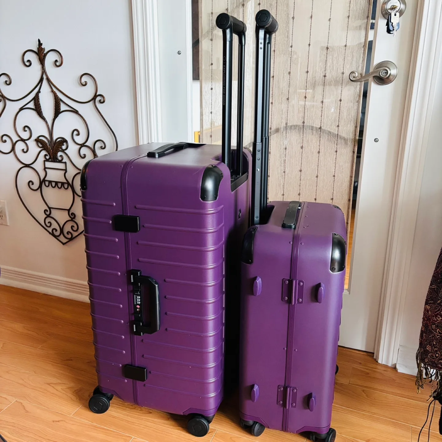 *New* $1200 High End SOLGAARD Luggage Set image indicator(3)