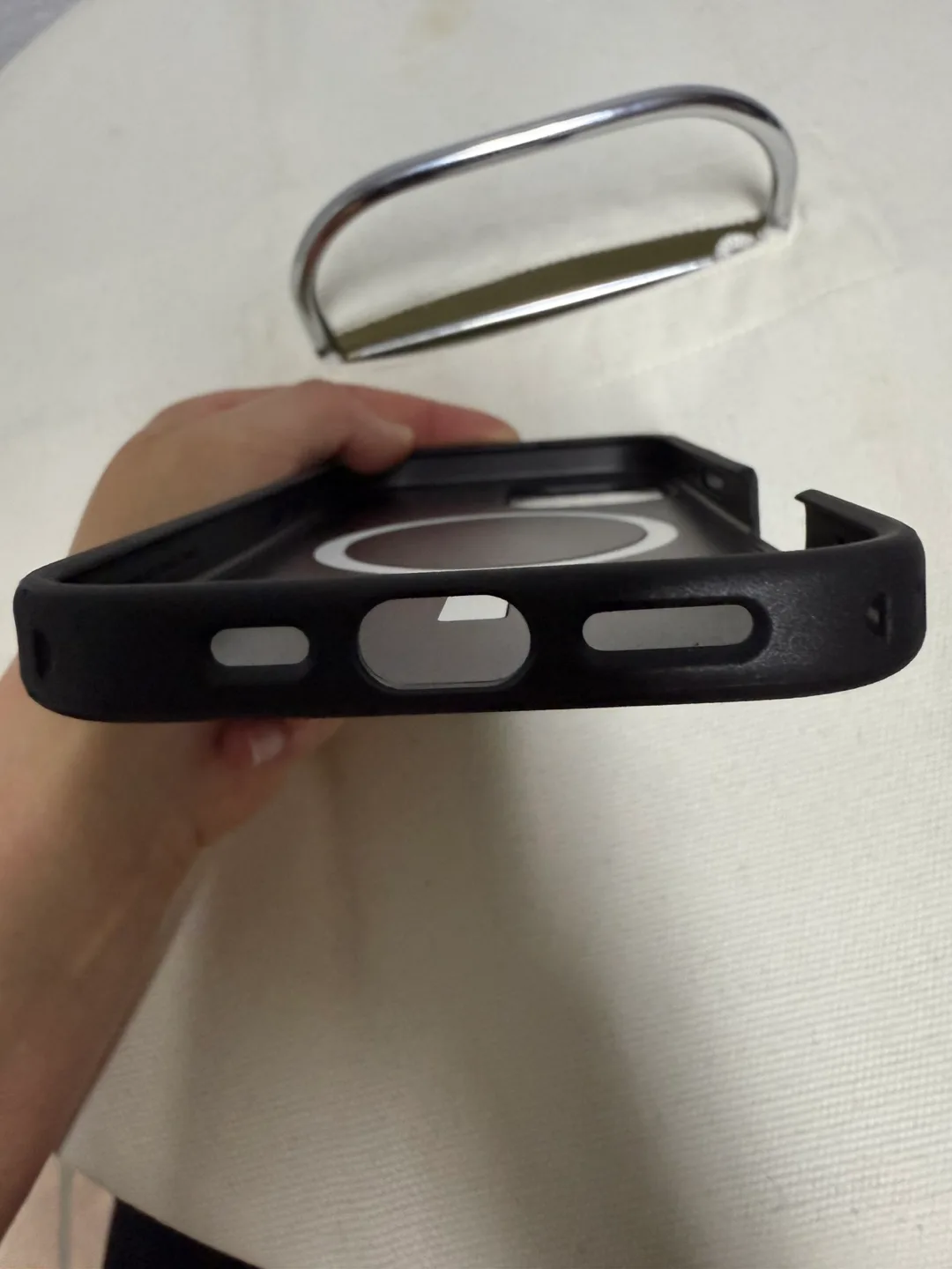 Otterbox symmetry iphone 16 image indicator(5)