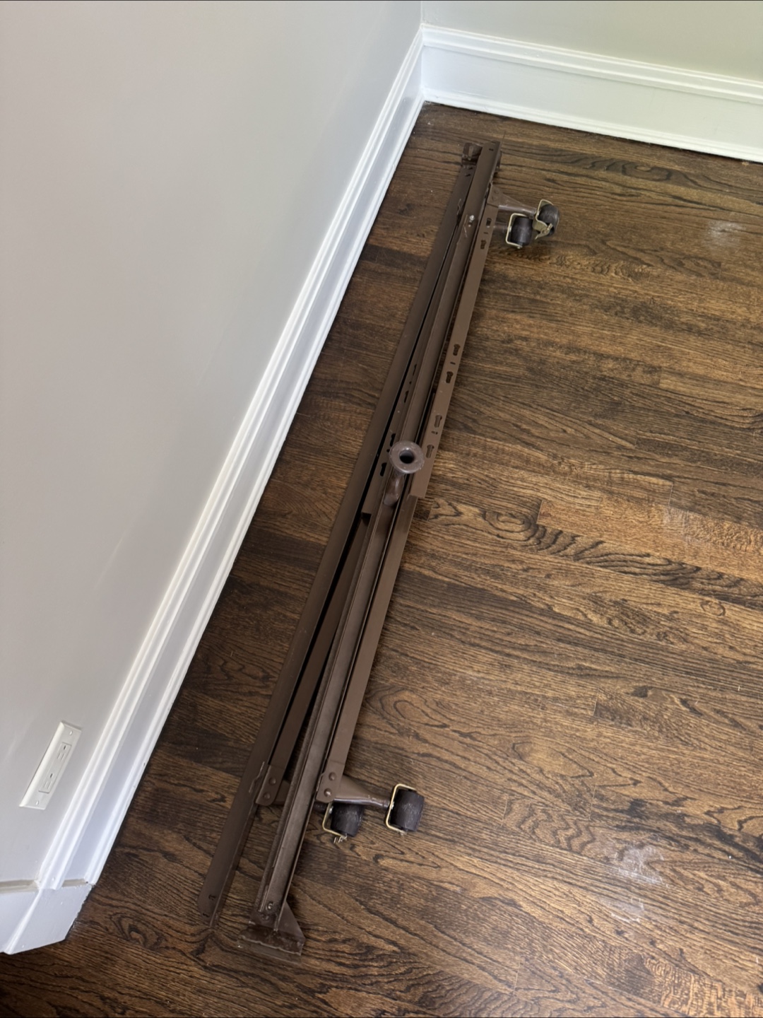 Queen Metal bed frame - photo 3