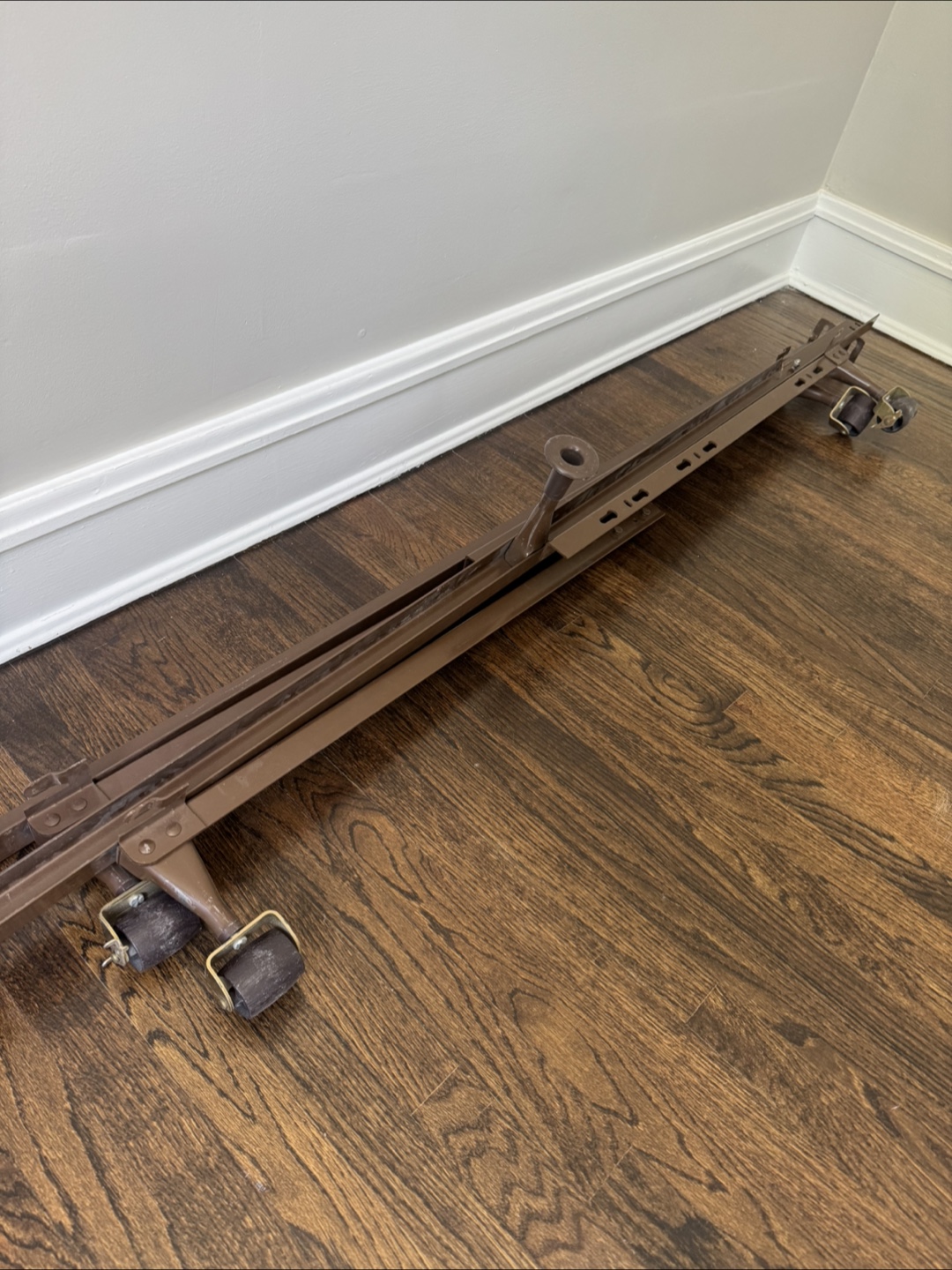 Queen Metal bed frame - photo 2