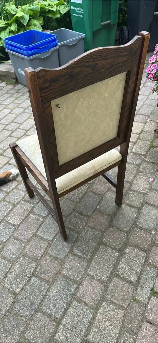 Antique Wooden Chair thumbnail