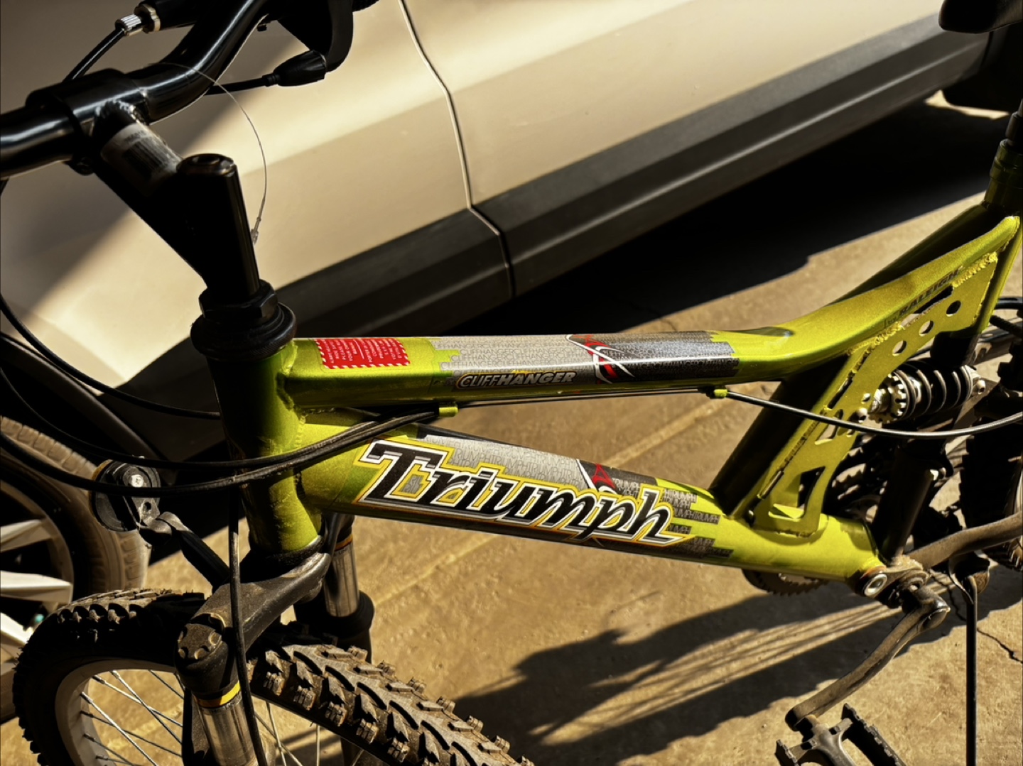 Triumph Cliffhanger by Raleigh