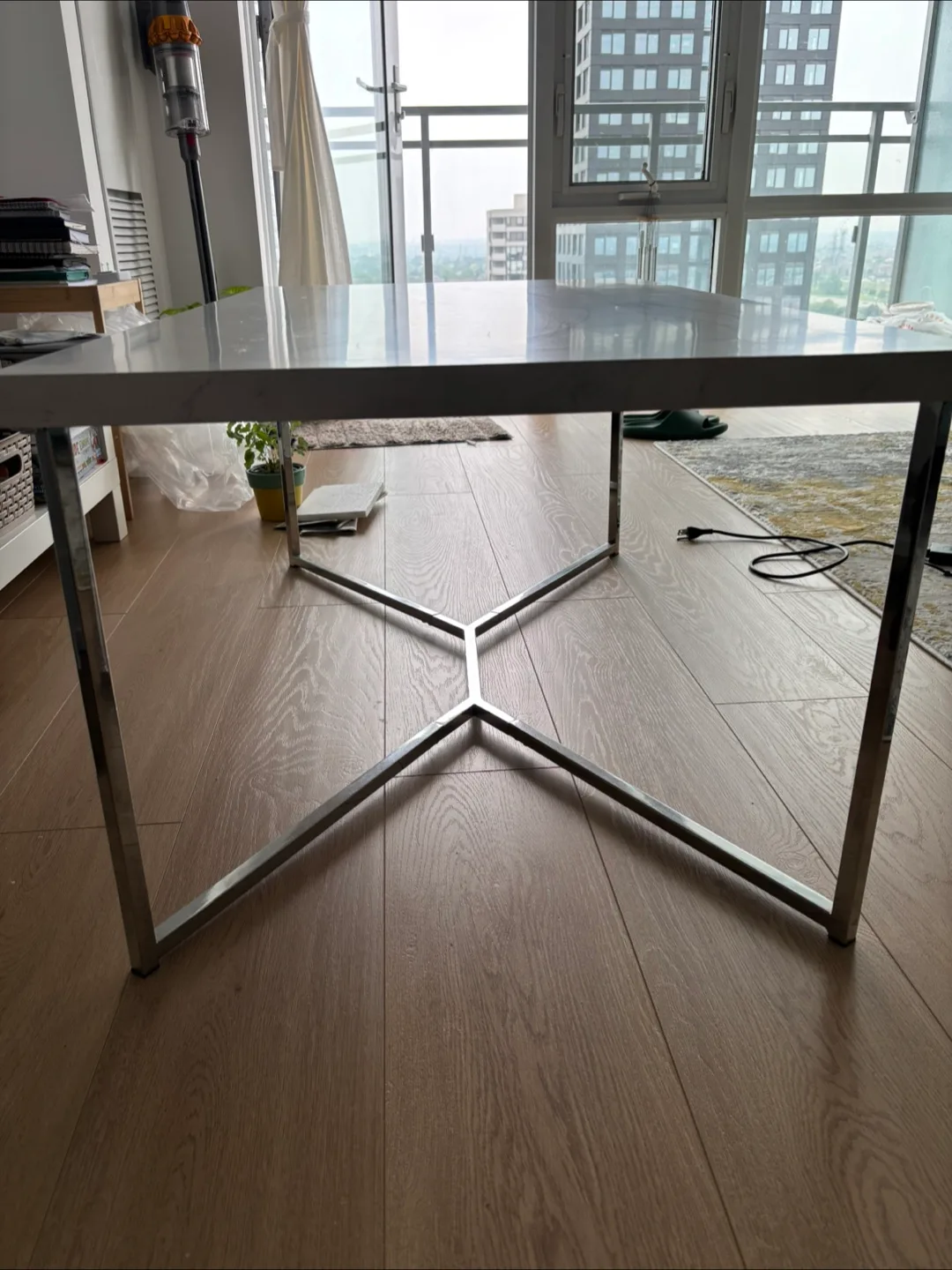 White Coffee Table with Metal Legs image indicator(3)