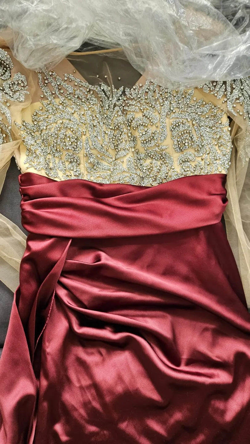 Burgundy dress image indicator(2)