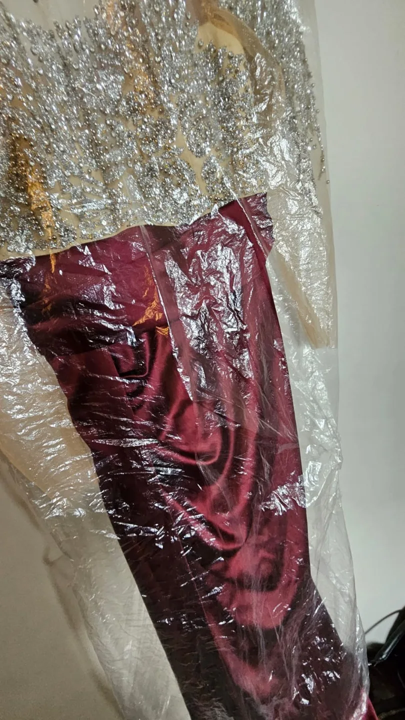 Burgundy dress image indicator(3)