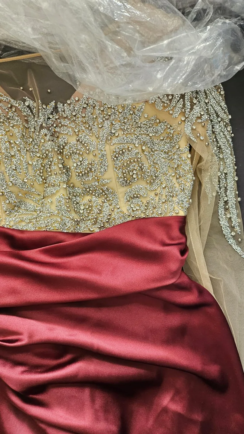 Burgundy dress image indicator(4)