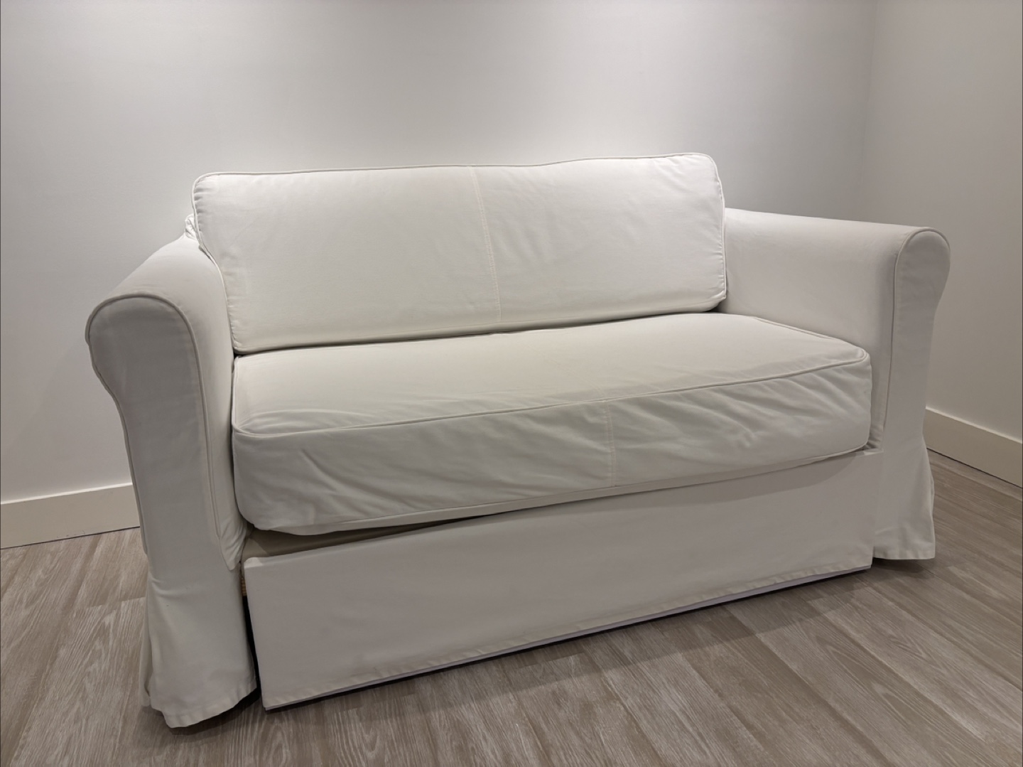 White Sleeper Sofa - photo 3