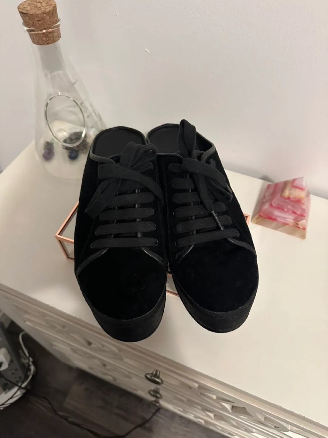 Black Sneakers thumbnail