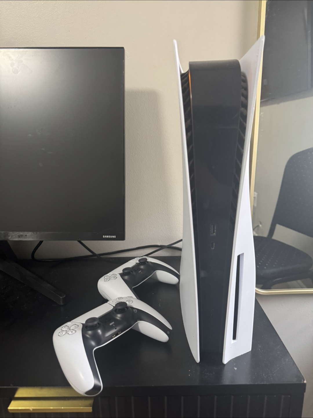 PlayStation 5 Console + Two controllers - photo 2