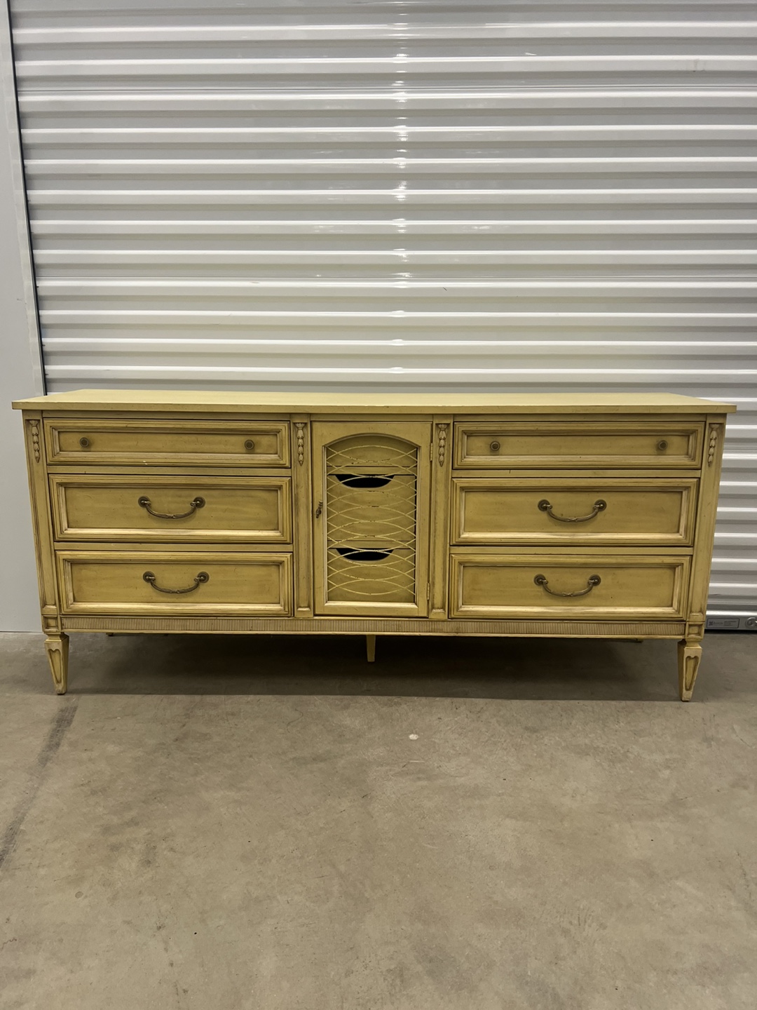 Wooden 9 drawers dresser