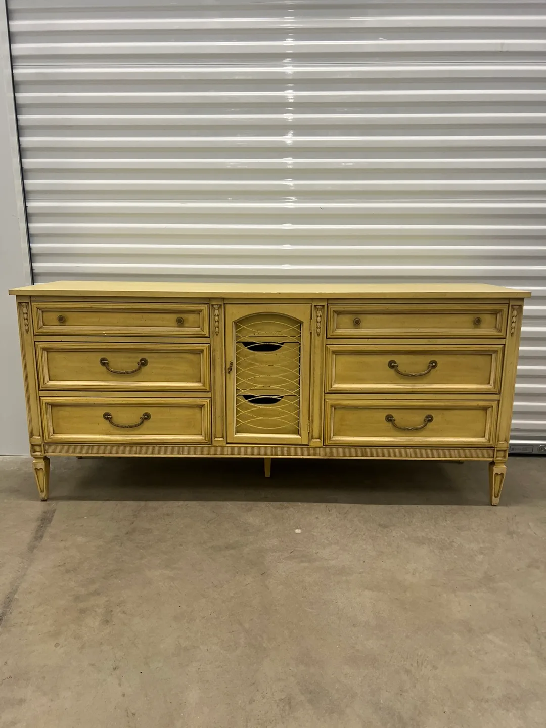 Wooden 9 drawers dresser thumbnail