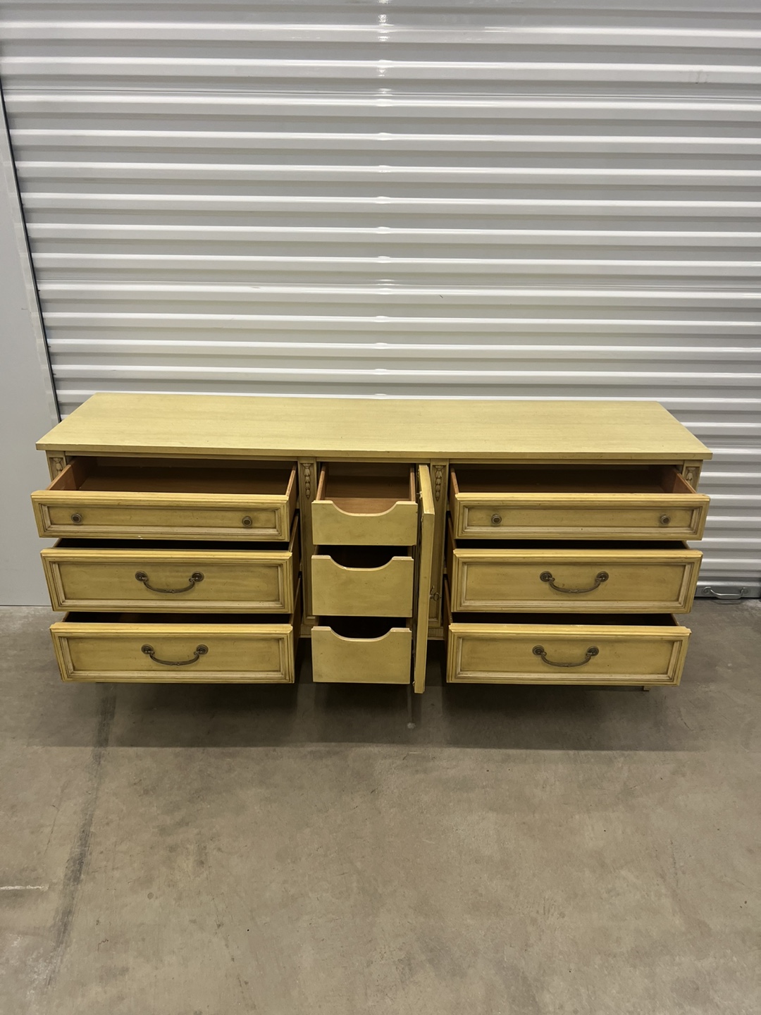 Wooden 9 drawers dresser - photo 2