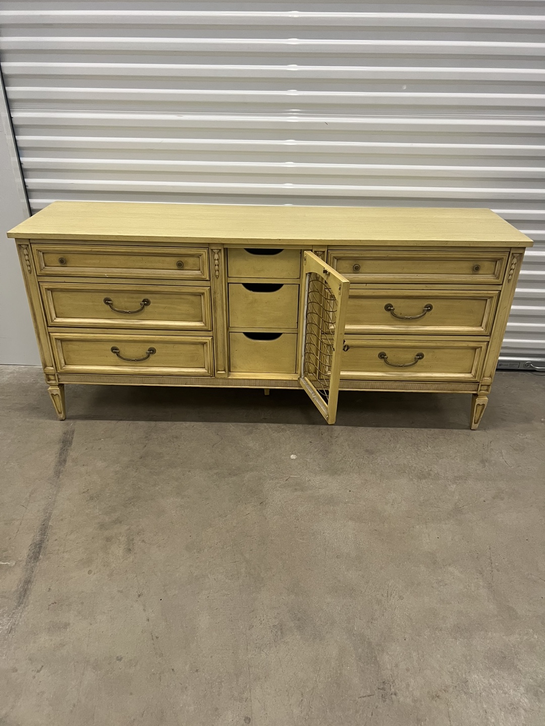 Wooden 9 drawers dresser - photo 3