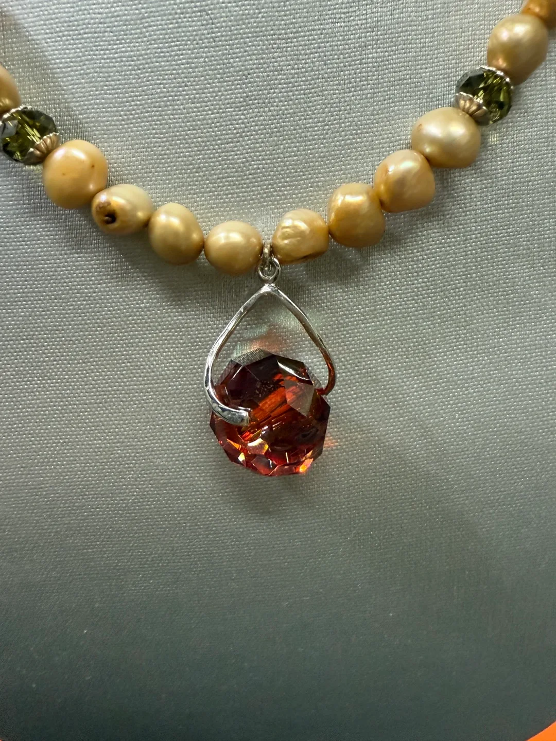 Fresh water pearls Necklace and Earring Set image indicator(3)