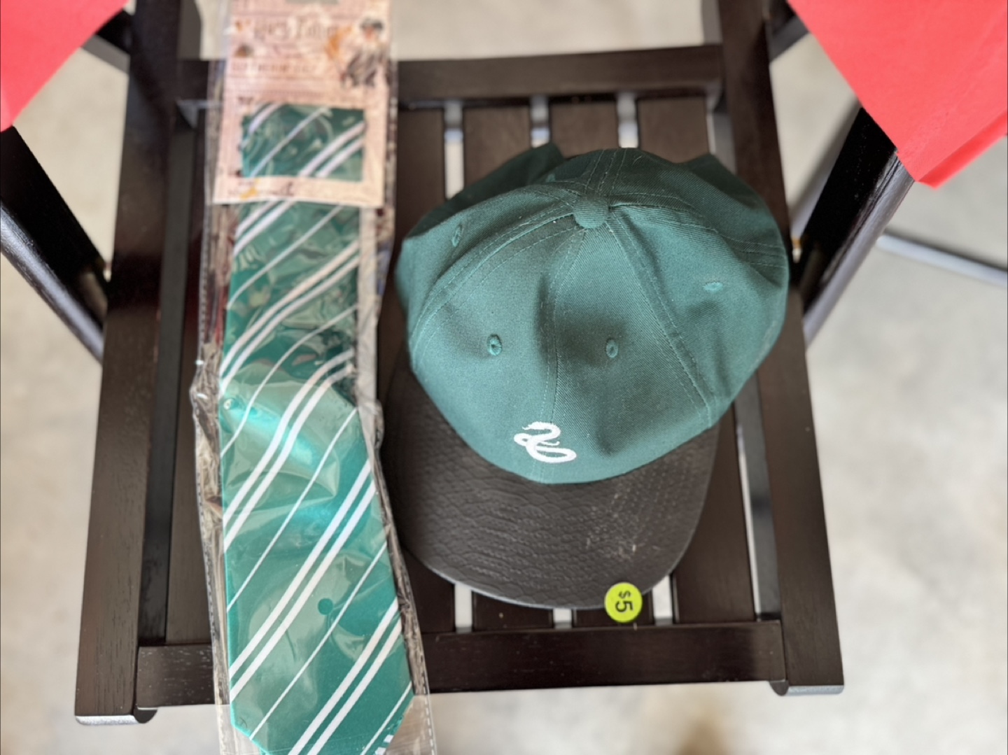 Hogwarts House Banner & Accessories Bundle - photo 2