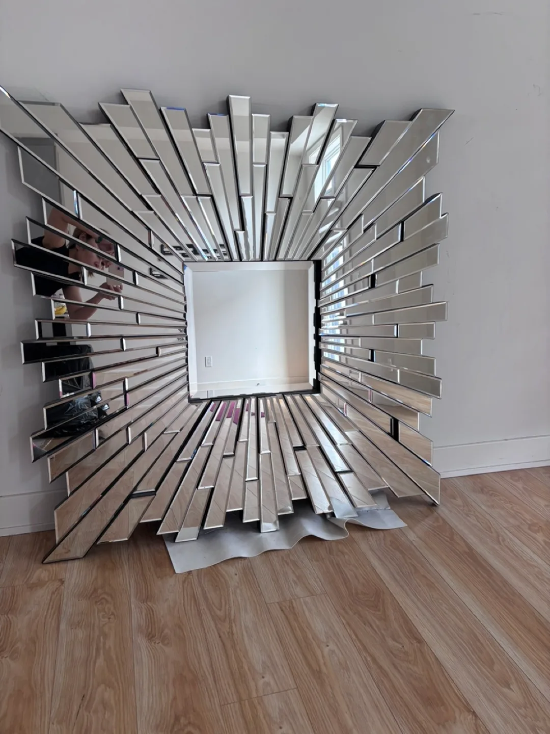 Large Modern Mirrored Wall Decor thumbnail