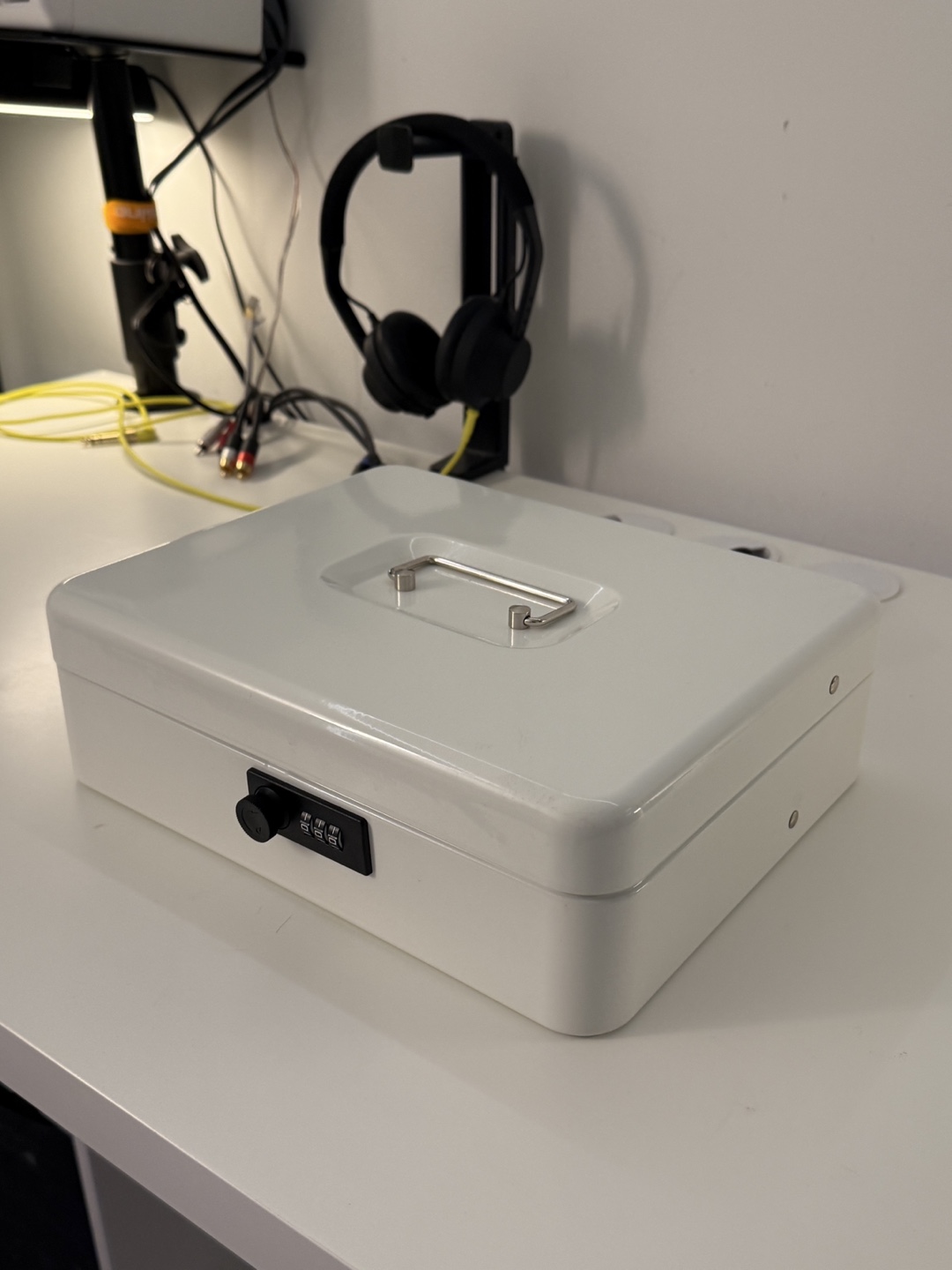 White Cash Box - photo 2