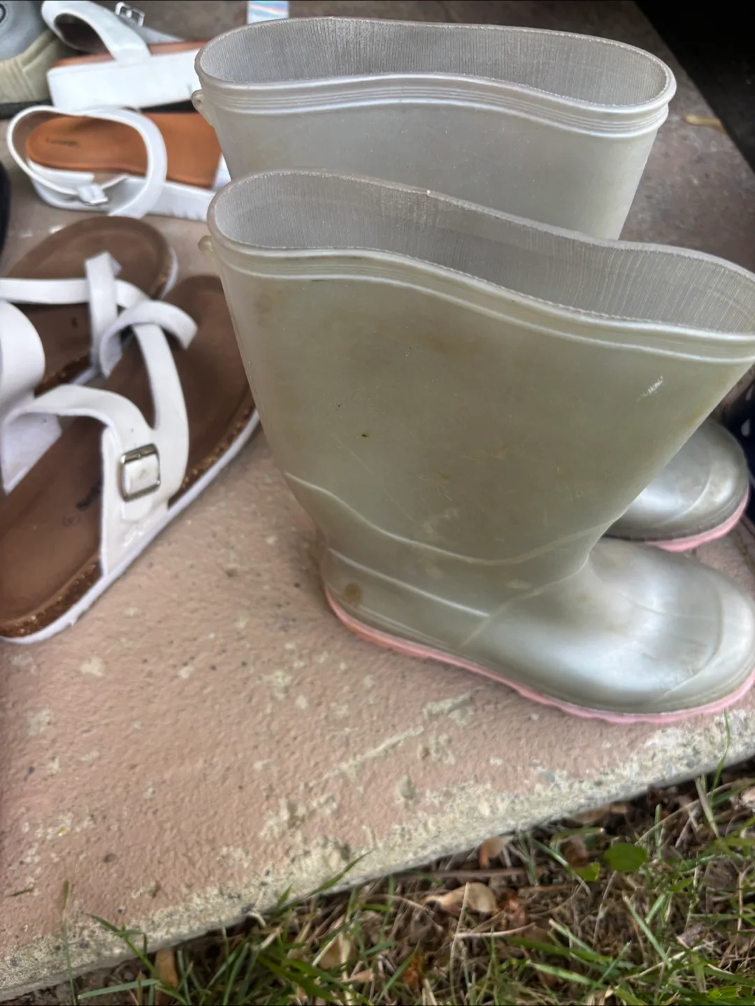 Toddler Rain Boots size 11 and a size 1 image indicator(4)