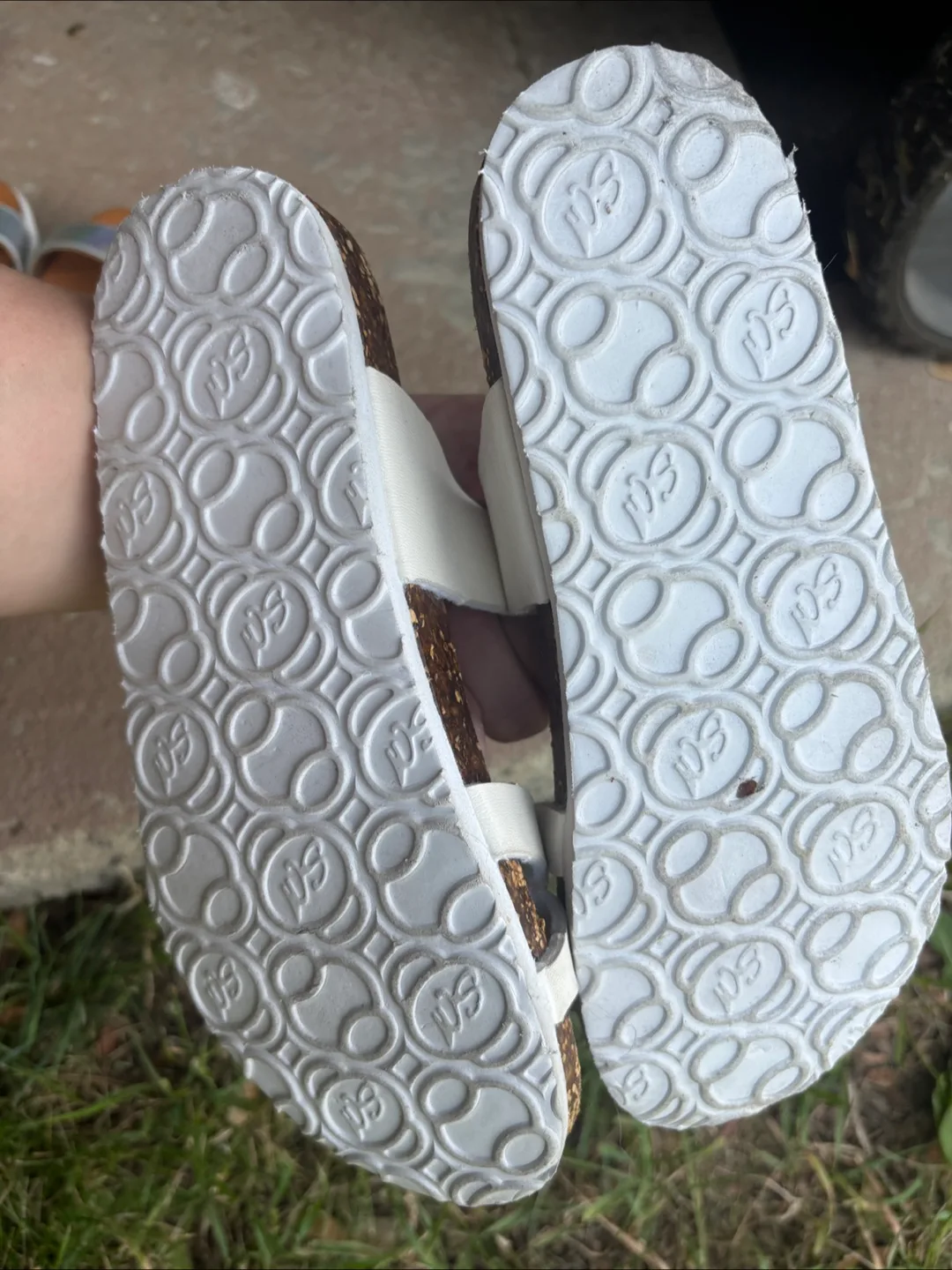 White Sandals image indicator(2)