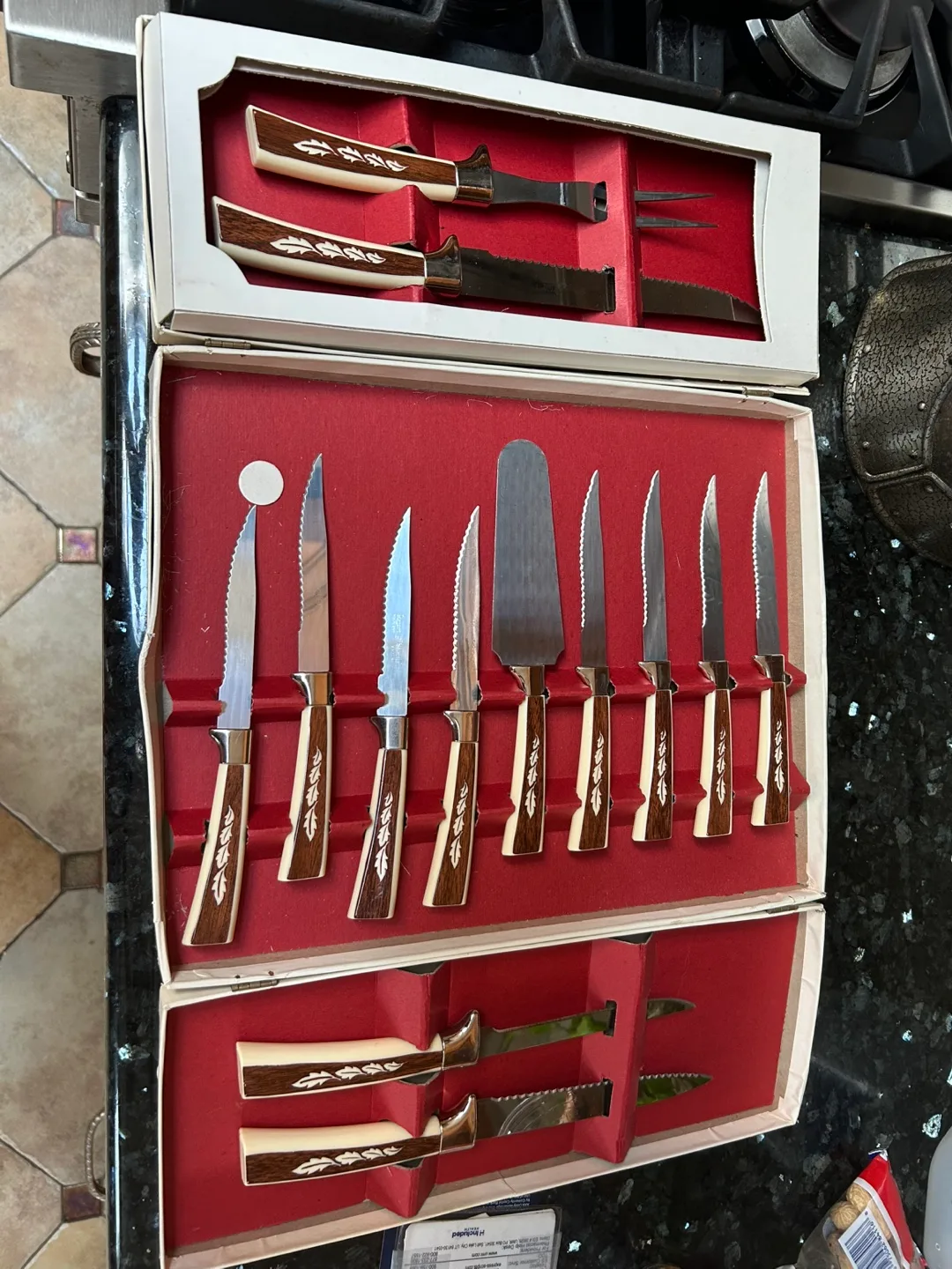19 piece Sheffield English serving &  Knife Set image indicator(2)