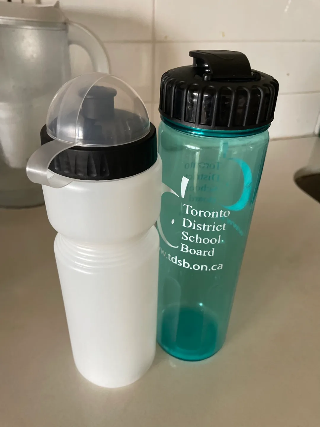 White Water Bottle with Black Lid image indicator(2)