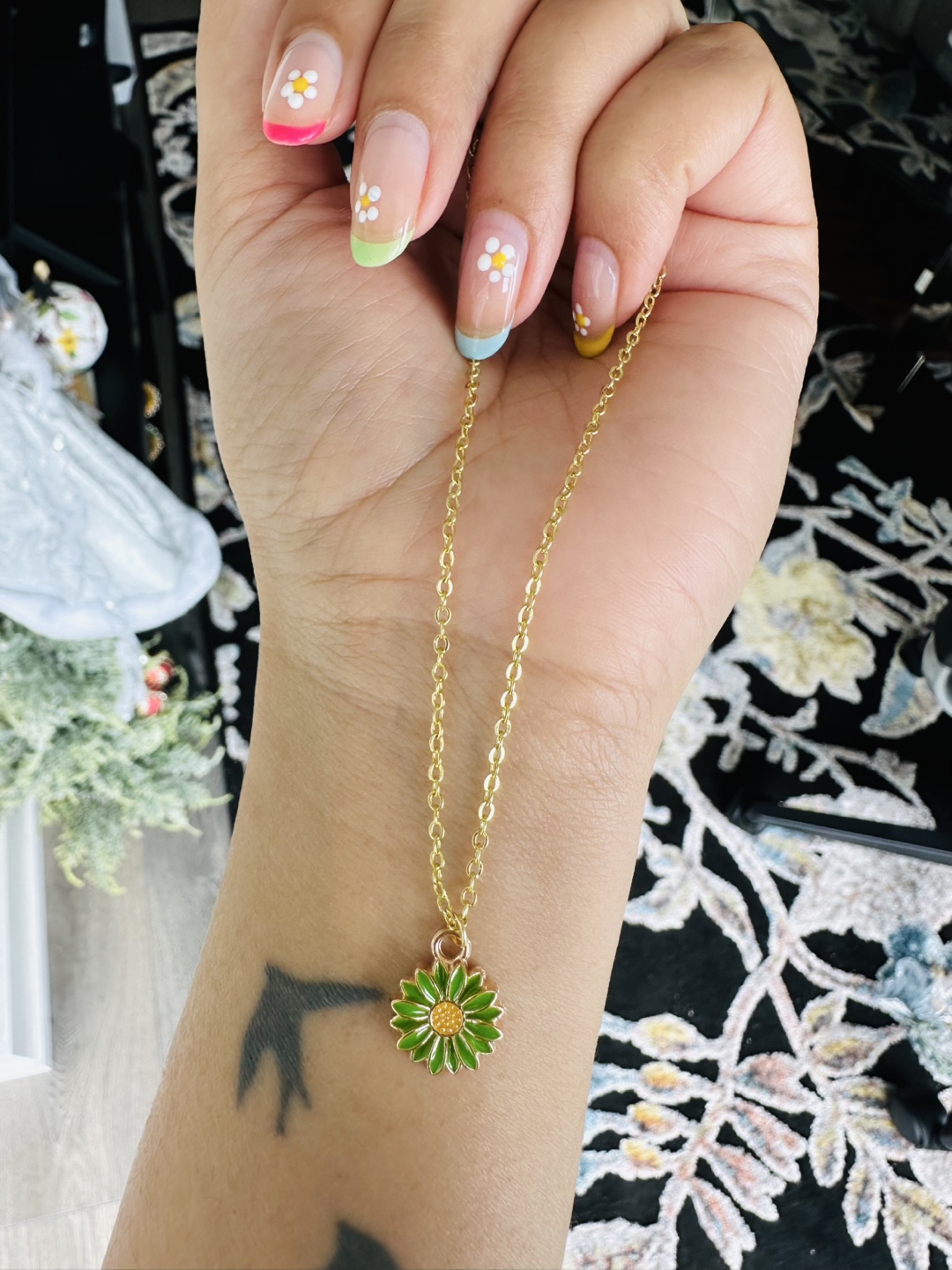 18 gold plated beautiful new Floral Pendant Necklace