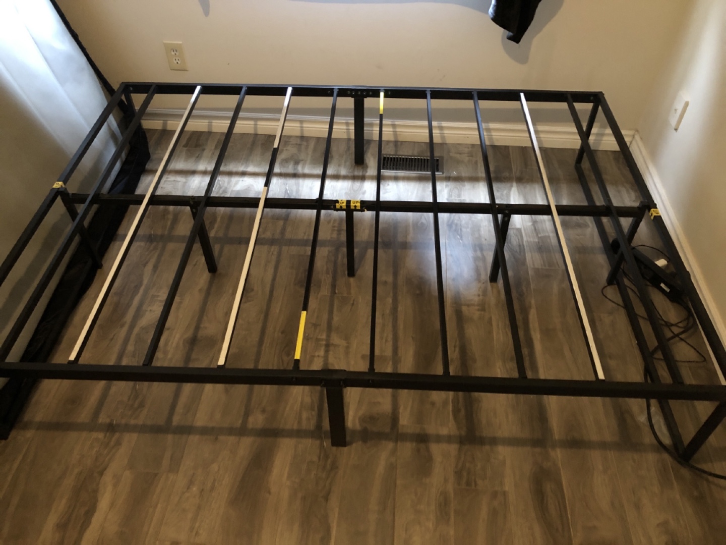 QUEEN/double Metal Bed Frame