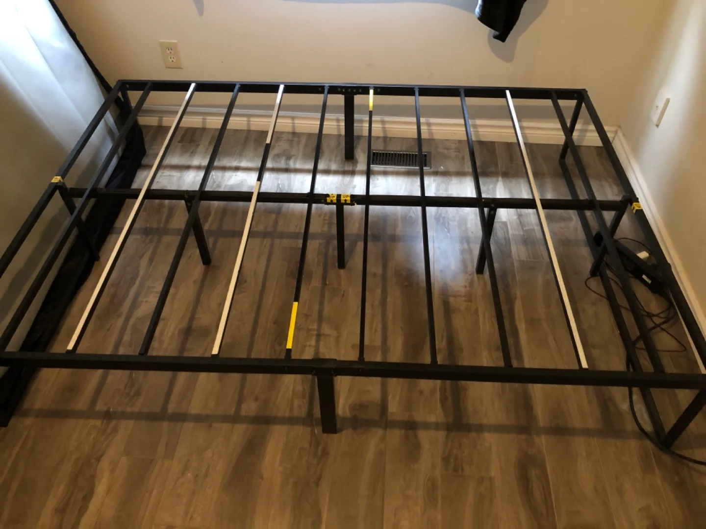 QUEEN/double Metal Bed Frame thumbnail