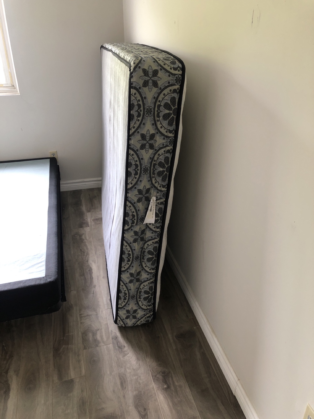Kingsdown Queen Mattress - photo 2