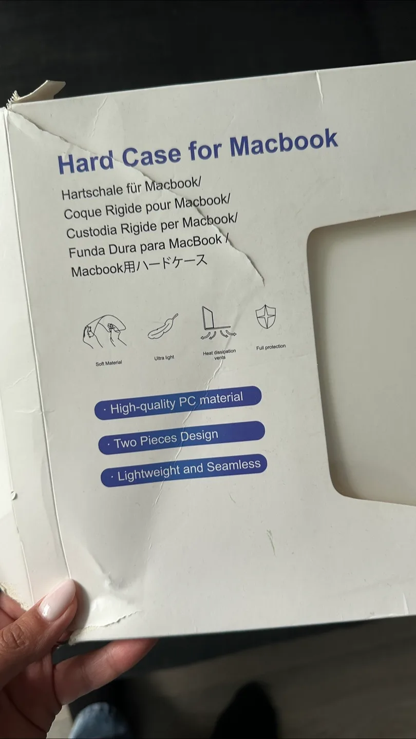 MacBook Pro 14” inch Clear Hard Case image indicator(2)