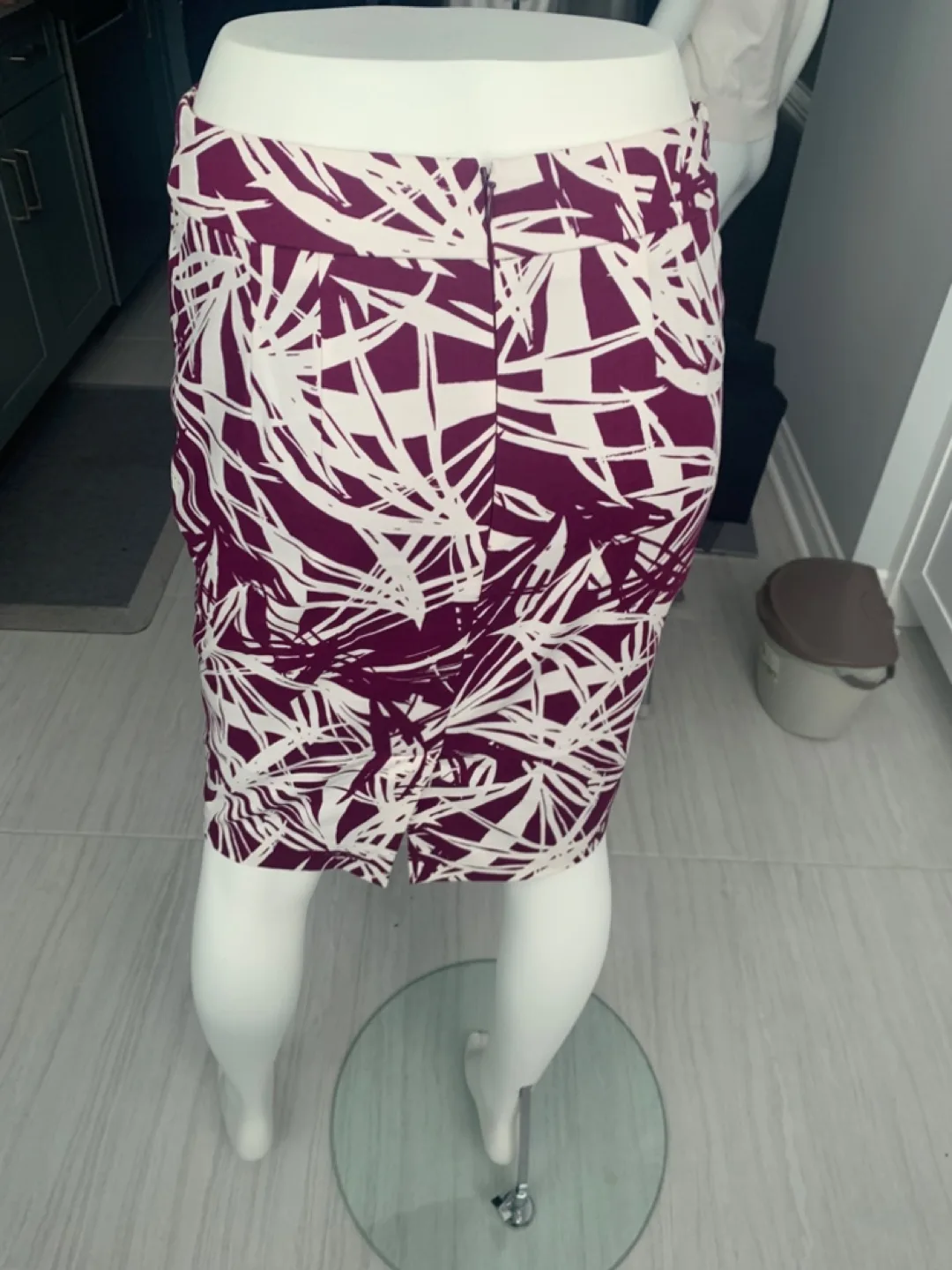 LOFT Skirt Size 2 image indicator(5)