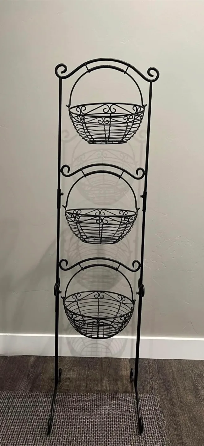 Black Metal Fruit Basket thumbnail