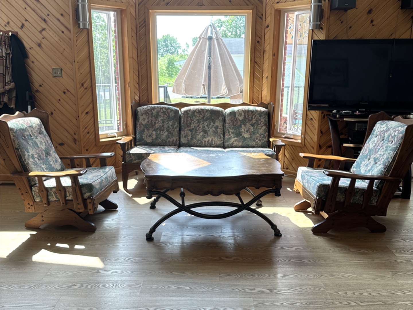 Vintage Solid Wood Sofa Set & Table (CAN DELIVER)