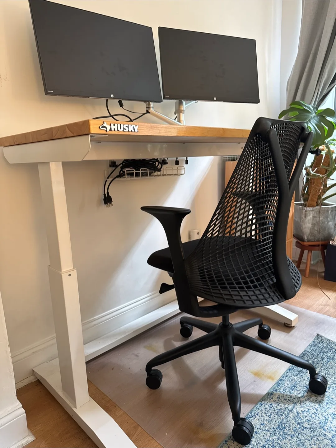 Herman Miller Ergonomic Chair thumbnail