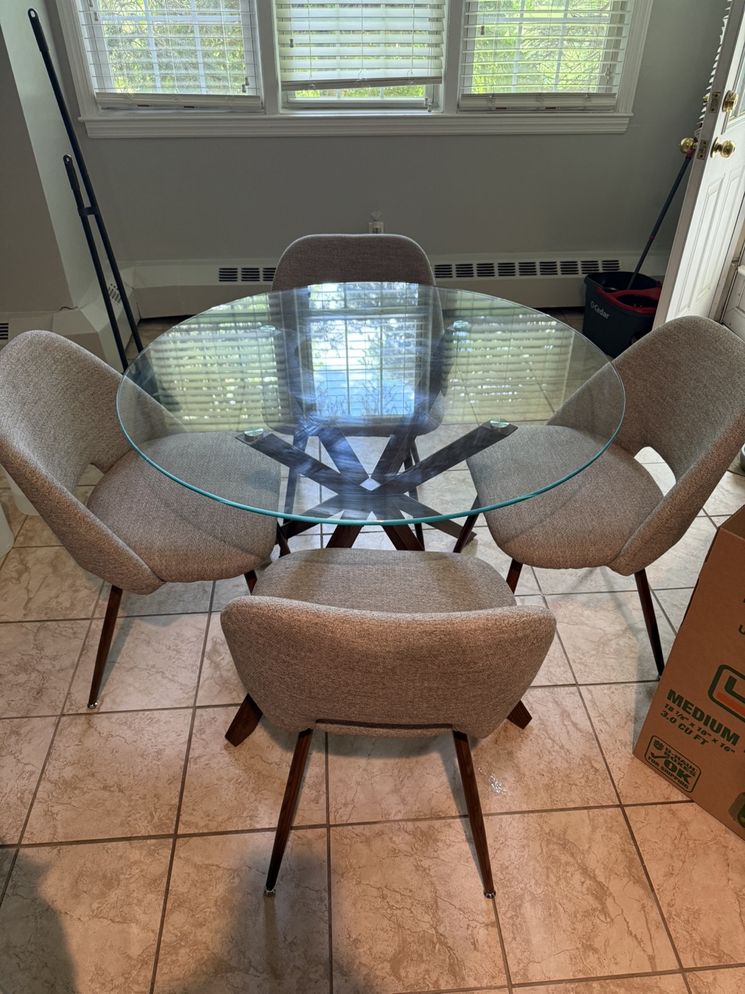 Round Dining Table with Chairs