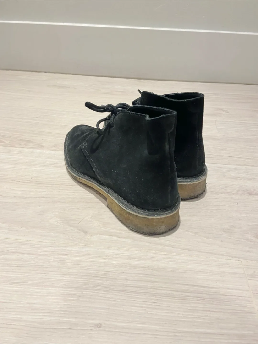 Clarks Original Deep Navy Suede Chukka Boots image indicator(4)