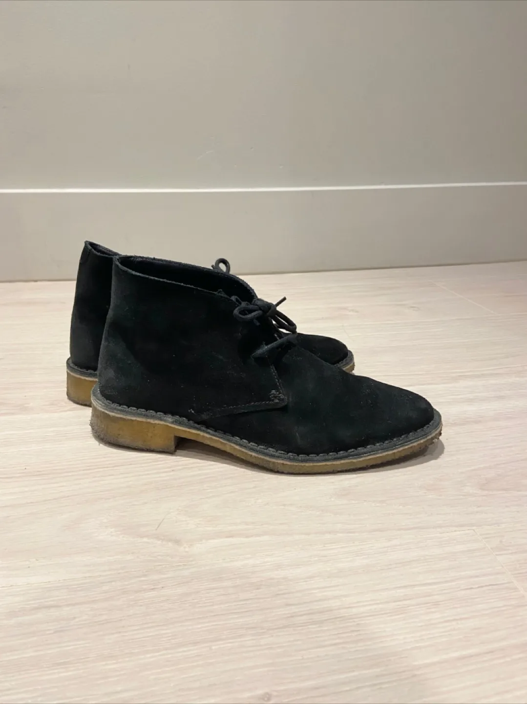 Clarks Original Deep Navy Suede Chukka Boots thumbnail