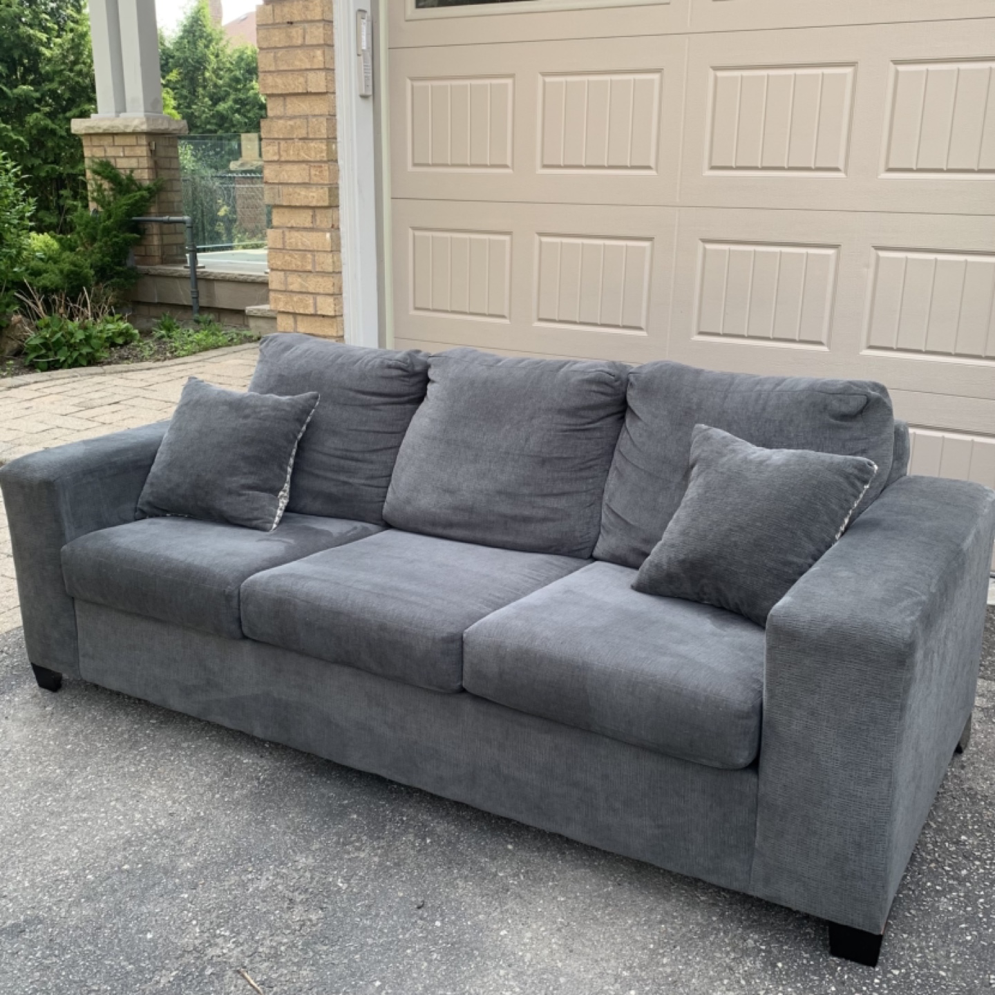 !!FREE DELIVERY!! Comfy Couch