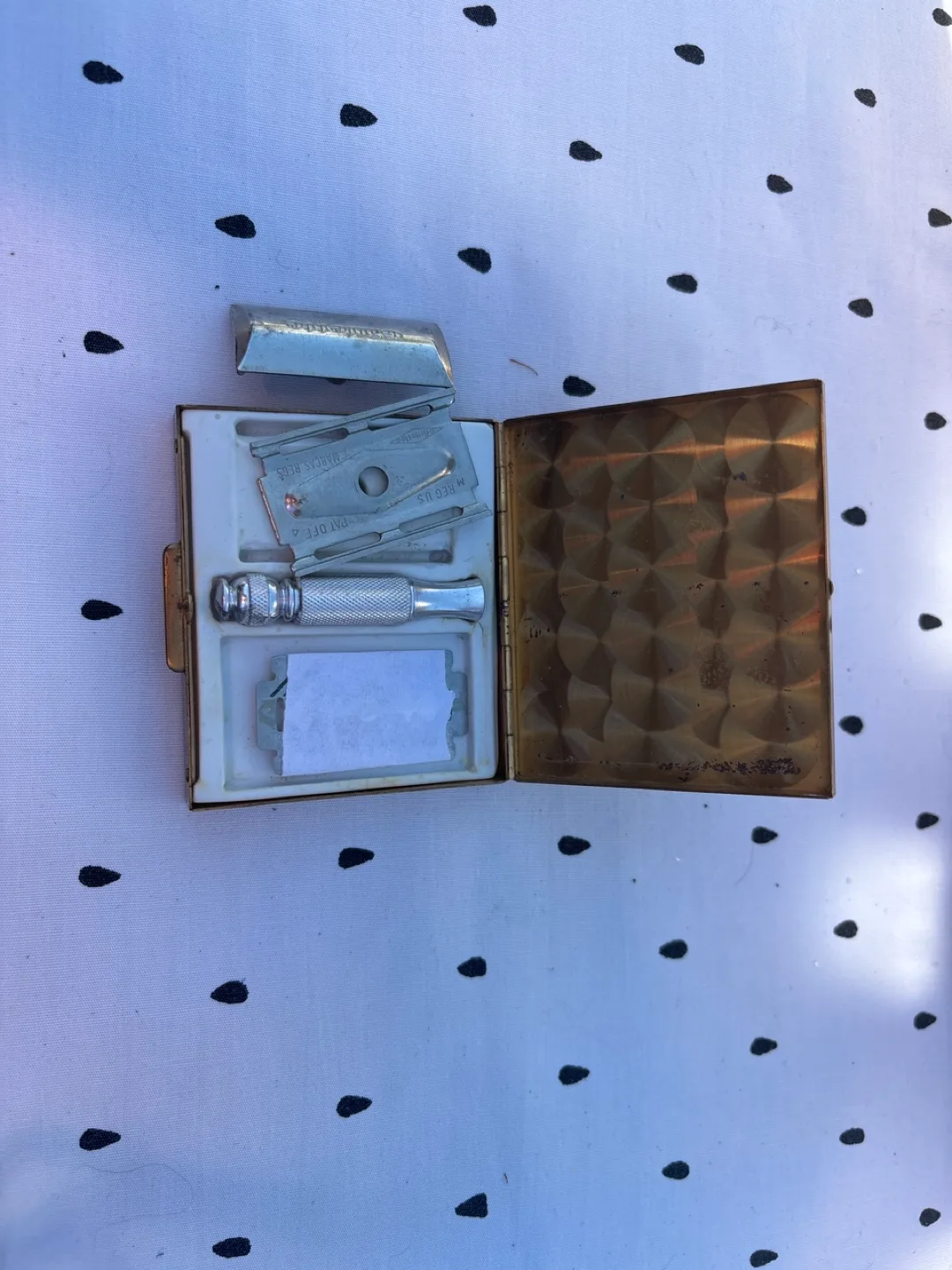 Vintage Gillette Travel Razor Kit thumbnail