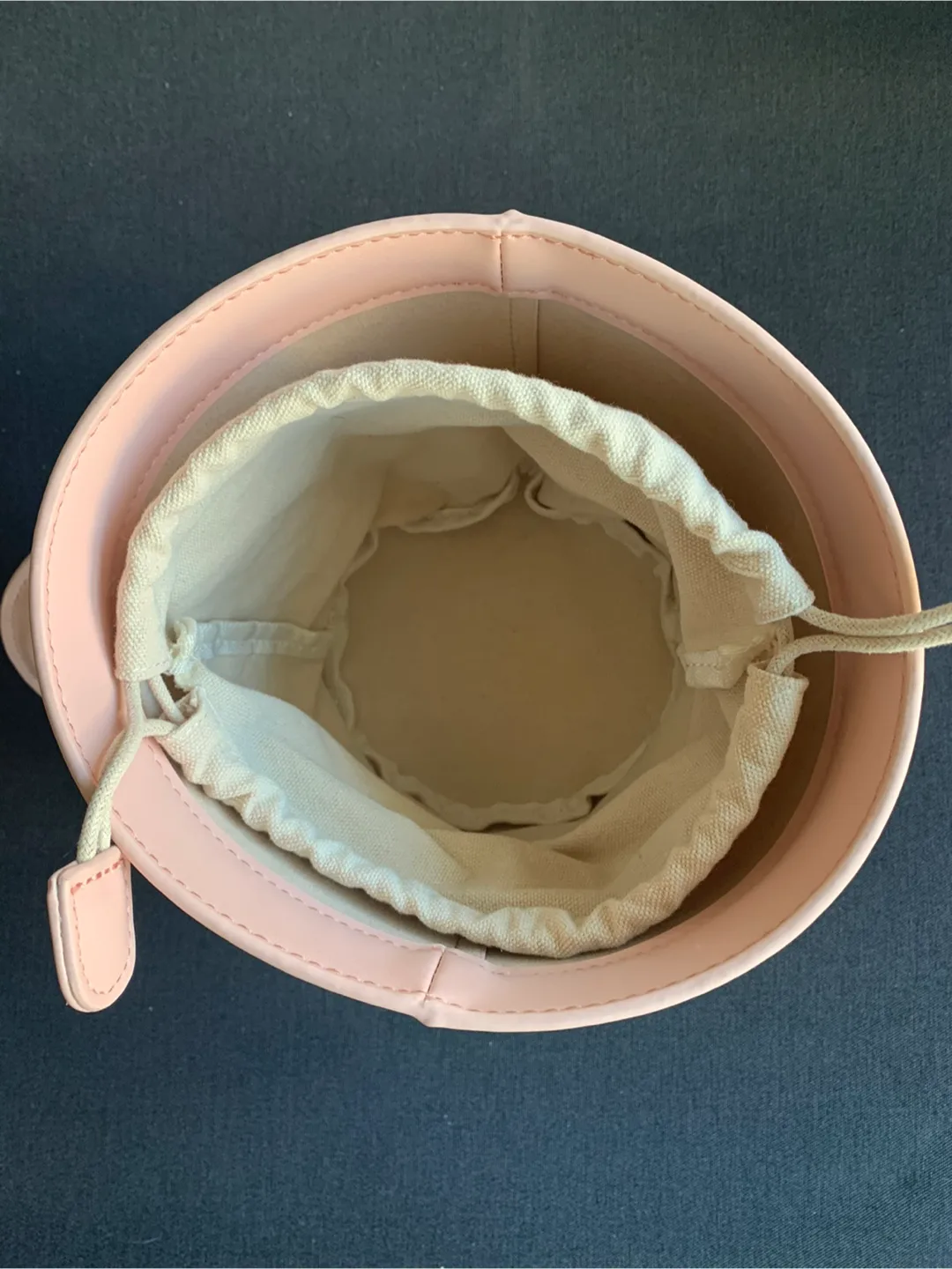 Leather bucket bag image indicator(2)